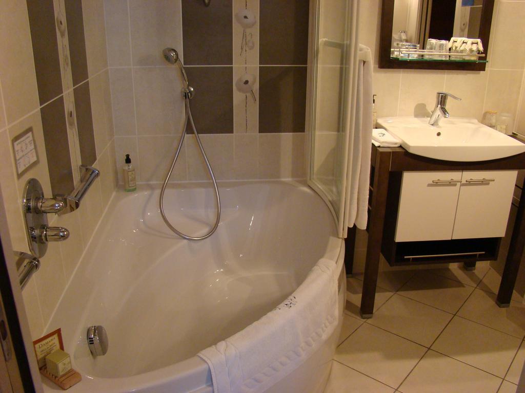 Hotel Le Manoir Aux Vaches Yvetot Luaran gambar